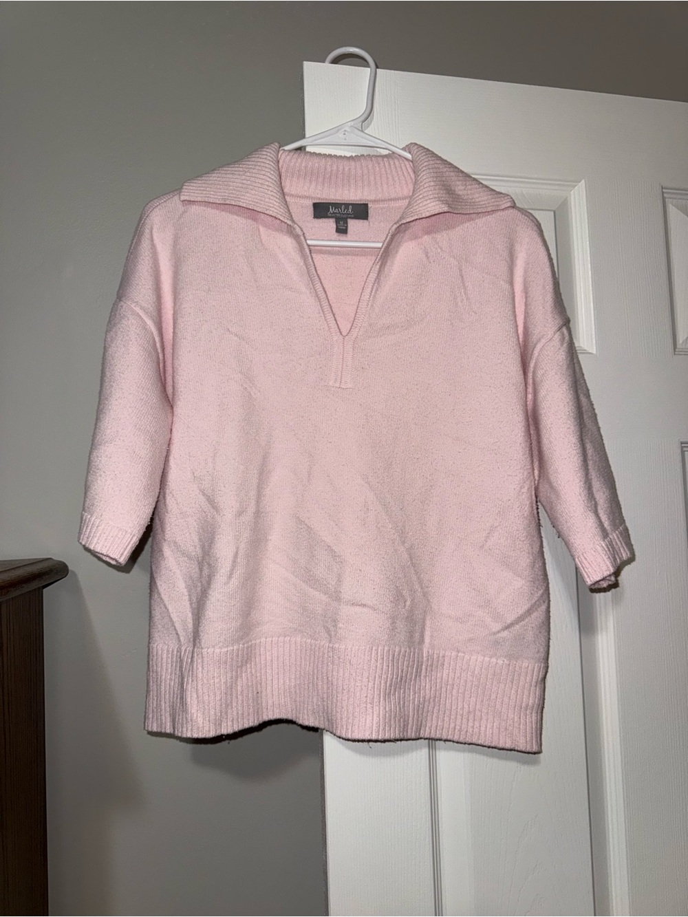 Marled Pale Pink V‑Neck Short Sleeve Sweater